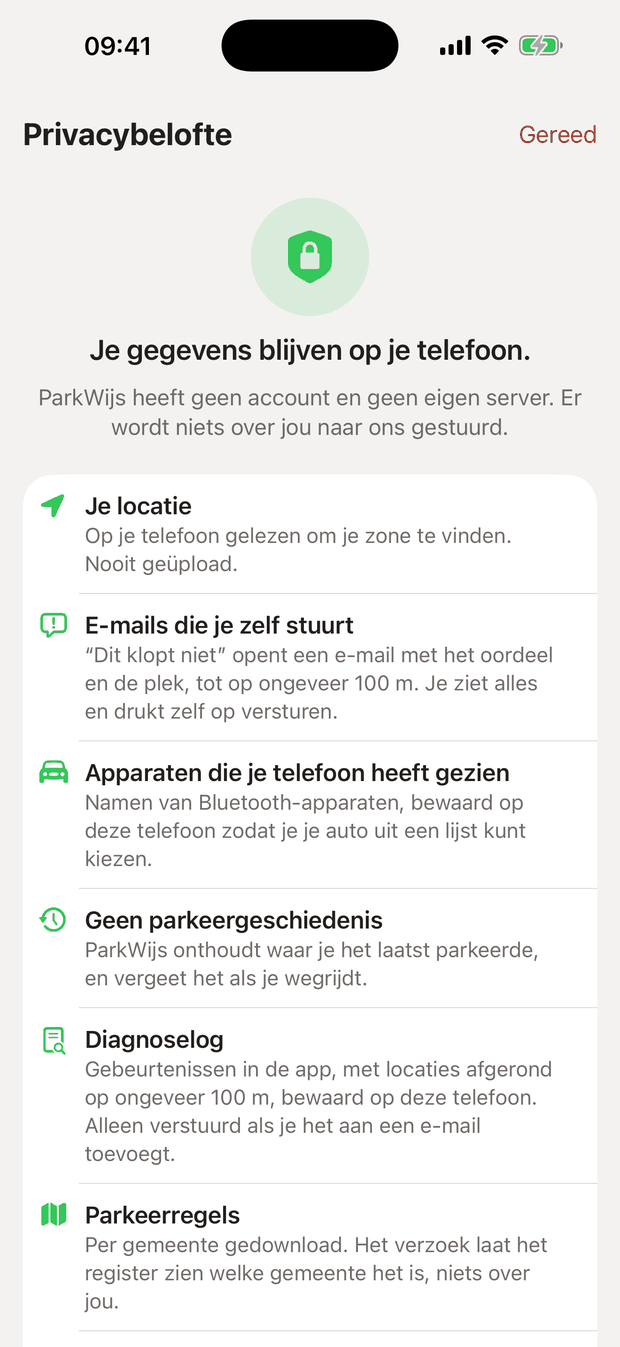 Privacybelofte van ParkWijs: je gegevens blijven op je telefoon. Geen account en geen eigen server, met per onderdeel wat er op je telefoon blijft: je locatie, apparaten die je telefoon heeft gezien, geen parkeergeschiedenis, het diagnoselog.